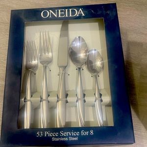 Brand new in the box/ Oneida CAMLYNN 53 pc set